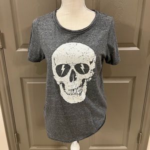 Grey Scull T-shirt distressed